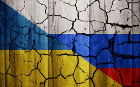 1031043360-ukraine-russia-flags-cracked-wall-1024x733