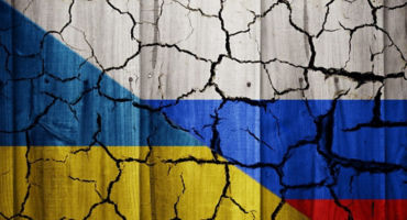 1031043360-ukraine-russia-flags-cracked-wall-1024x733