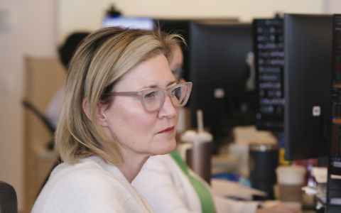 alyssa-irving-viewing-screen