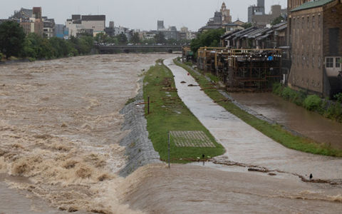 floods-997424604-1500x410