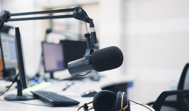 podcasts mic stand and headphones