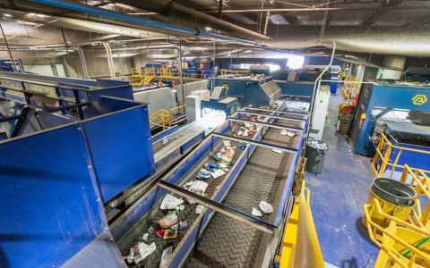 robots-sortin-recyclying_amp_image