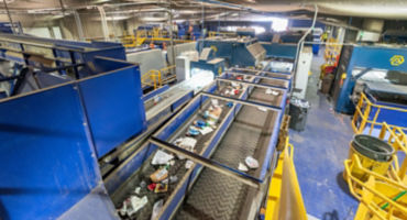 robots-sortin-recyclying_amp_image